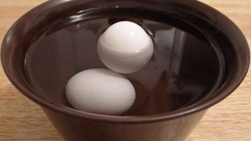 Bí quyết luộc trứng vịt lộn mềm thơm, ngọt nước, để lâu vẫn không tanh