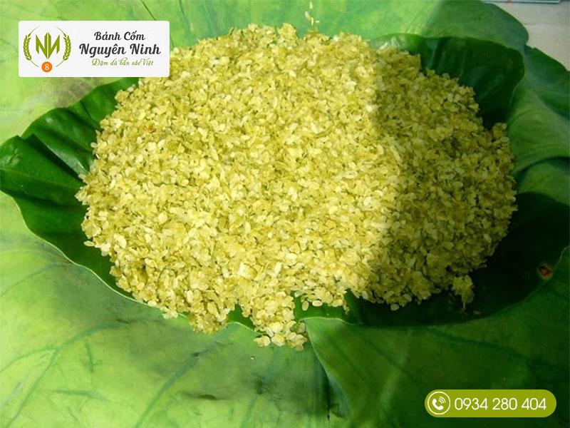 Bạn có biết cốm tươi làng Vòng ăn như thế nào không?