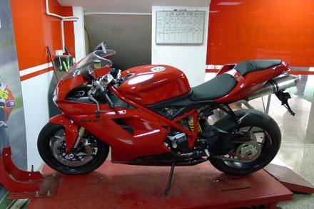 Ducati đưa xe 848 EVO 2013 về Việt Nam