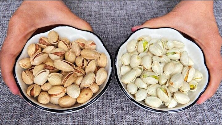 Khi mua hạt dẻ cười nên chọn vỏ vàng hay vỏ trắng? Nên chọn loại có màu hơi vàng hoặc hơi nâu, bởi vì đó là màu vỏ tự nhiên của hạt dẻ cười. ( Ảnh: ChineseFood)