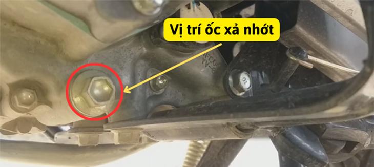 Hướng dẫn cách thay nhớt xe Yamaha Sirius tại nhà đúng kỹ thuật