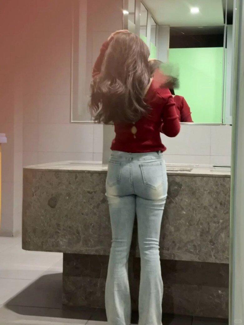 6 nguyên tắc vàng khi diện quần jeans ống loe, phối giày gì cho hợp tránh sai lầm nào khi diện áo để giúp kéo dài đôi chân