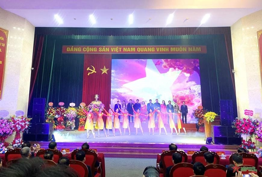 Trung tâm Công nghệ thông tin và Giám sát an ninh mạng đón nhận Bằng khen của Thủ tướng