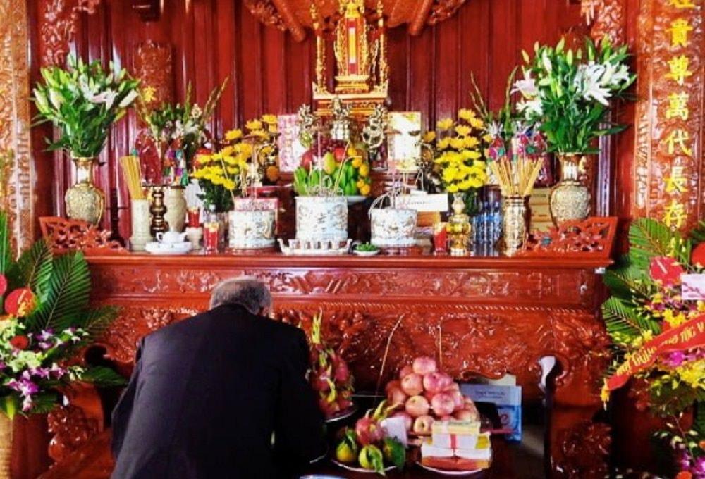Văn khấn mùng 2 Tết âm lịch 2025 Ất Tỵ chuẩn Việt Nam