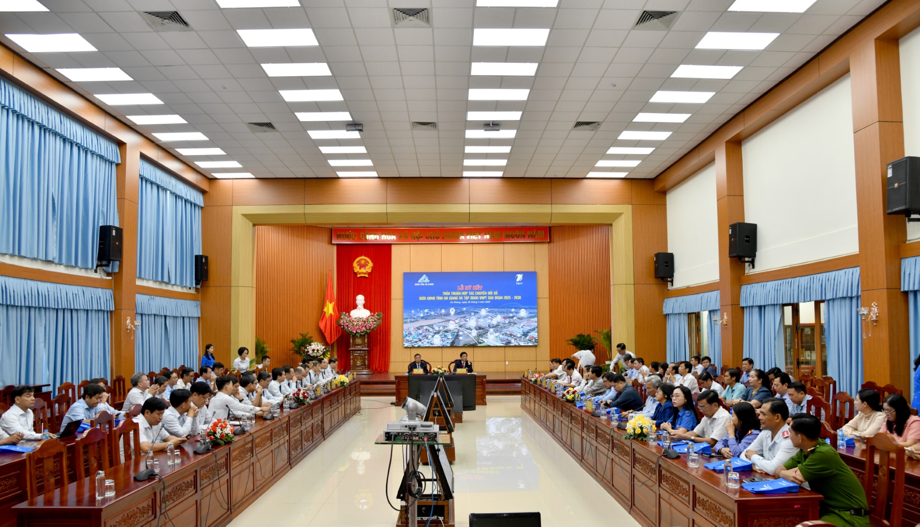 Tỉnh An Giang và Tập đoàn VNPT hợp tác chuyển đổi số | Cổng thông tin điện tử tỉnh An Giang