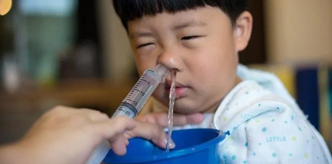 Có nên dùng xilanh bơm nước muối rửa mũi cho bé?
