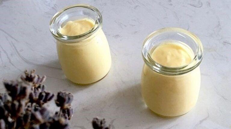 Nên cho trẻ ăn váng sữa vào lúc nào trong ngày?