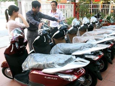 Mua Honda Lead mất tiền chênh, 'vênh' hơn giá hãng 8 triệu đồng